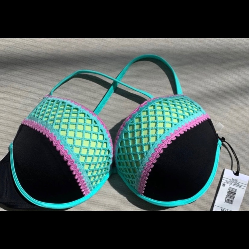 Bikini - Picture 2 of 3